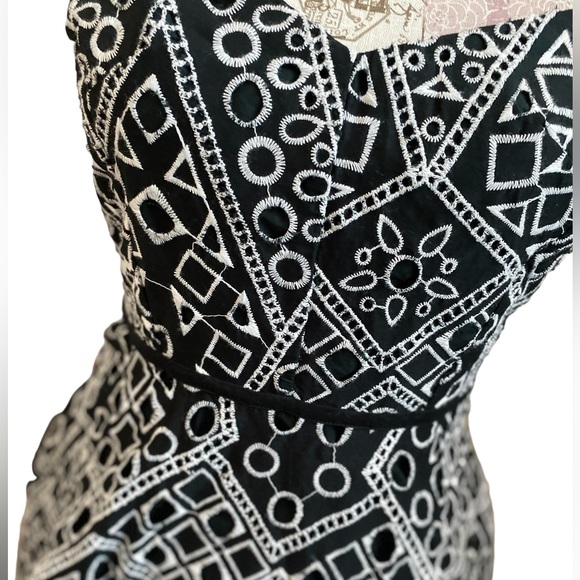 Authentic Banana Republic Geo Strappy Dress Worn By Victoria Newman (Young&Rest) - Picture 10 of 16